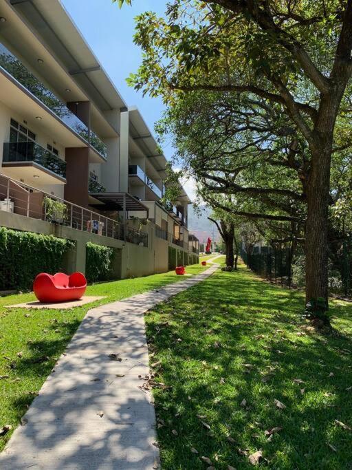 Modernidad En Un Oasis Verde Apartment Santa Ana  Exterior photo