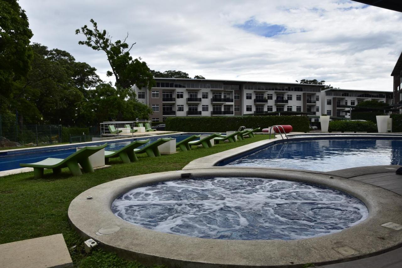 Modernidad En Un Oasis Verde Apartment Santa Ana  Exterior photo